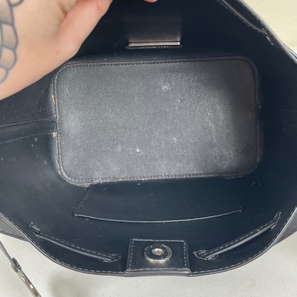 Michael Kors Eden Black Leather Bucket Bag Crossbody Adjustable Strap MK Charm - Picture 8 of 12